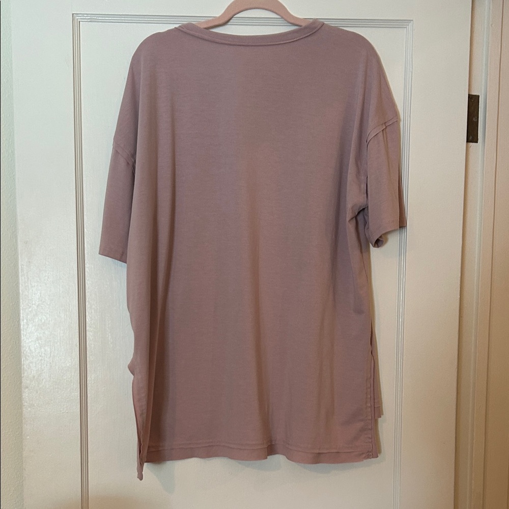 Elegant Mauve Short Sleeve Tee - Picture 4 of 5